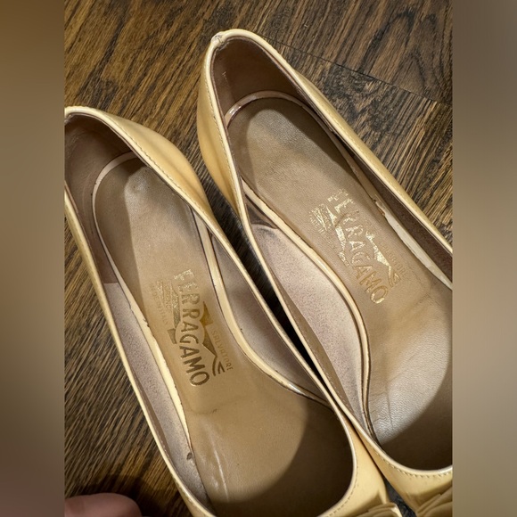 Salvatore Ferragamo vara bow pumps - Picture 3 of 9